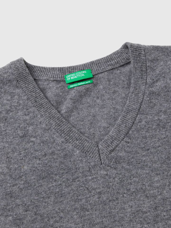 V NECK SWEATER L/S Men image number 6